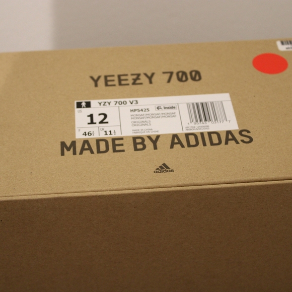 Yeezy 700 - Picture 5 of 5